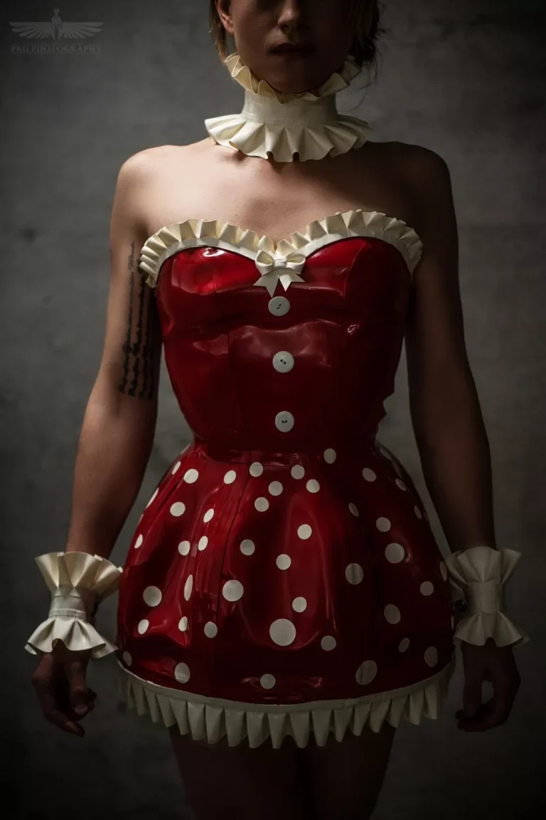 Lady Amanita als Latex-Domina aus Zug